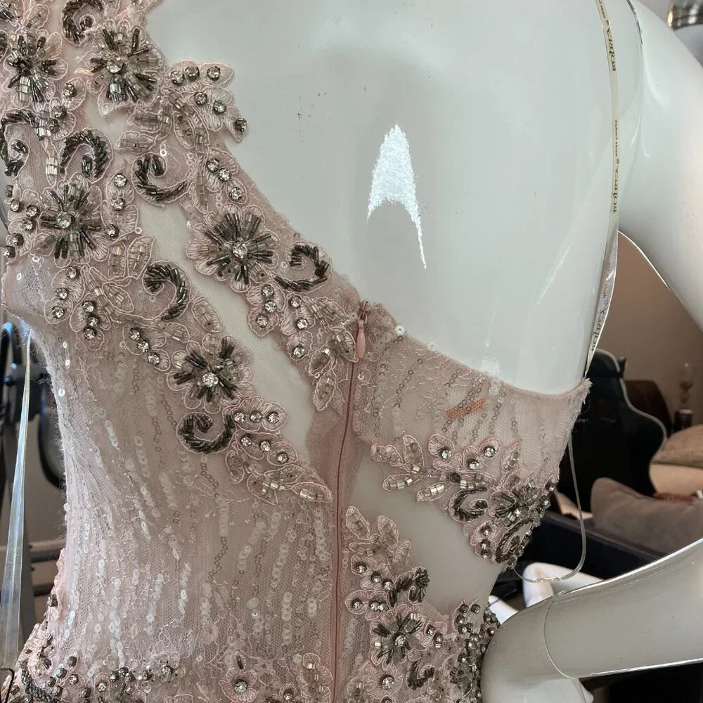 Dresses and Gowns - Picture 5 of 12